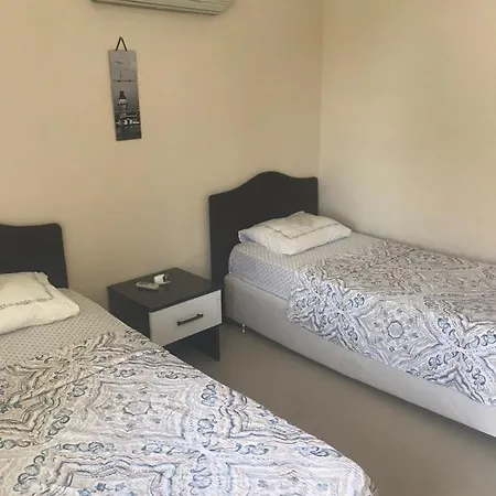 4 Bedrooms Bluehomes *